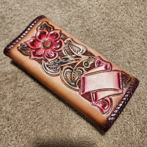 NWOT Pink Green Tan Floral Embossed Leather Wallet - Picture 3 of 6